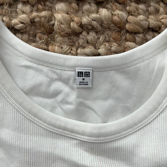 Uniqlo Cropped Built-In Bra Tank Top White Ribbed Size M Like New - Picture 8 of 8